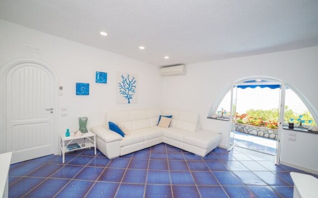 Villa Blue Eyes