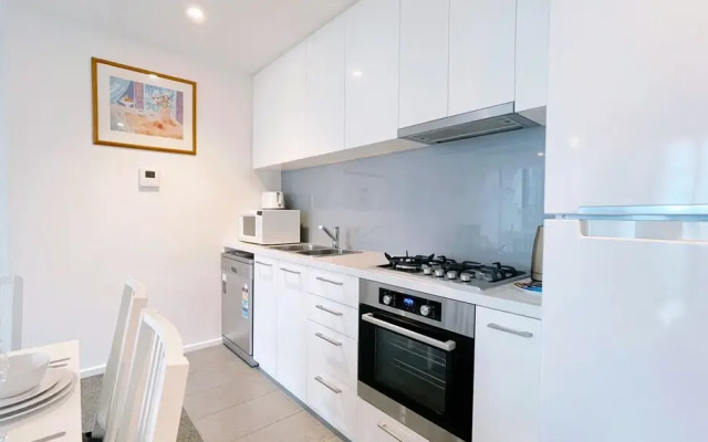 Melbourne One 2B2B1C Apt by GoodLive