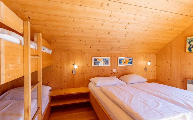 Majestic Chalet With Sauna and Whirlpool
