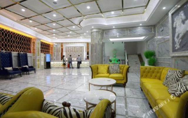 Huiqian Group Hotel (Shaotong Huandong)