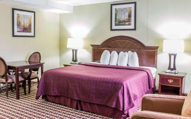 Rodeway Inn & Suites