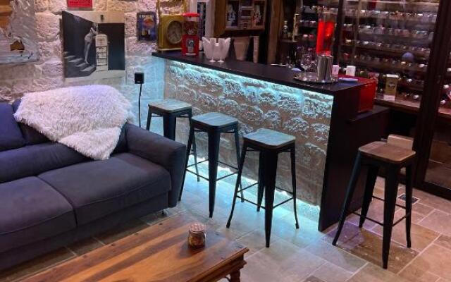 Chambre d h¿tes ind¿ndante Jacuzzi Cave Bar SUITE 785