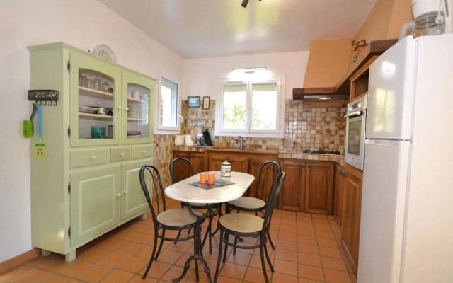 Villa With Swimming Pool Within the Luberon