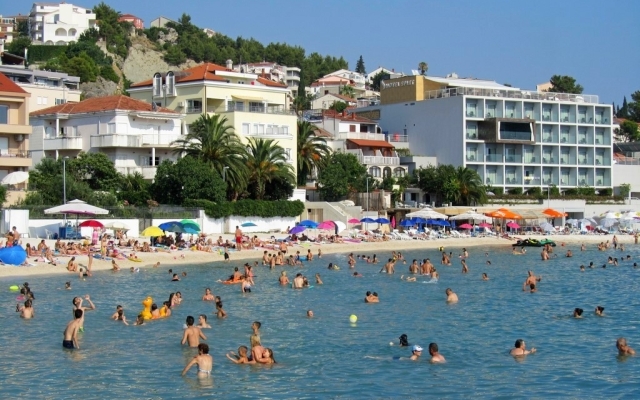Robi - 50m From Beach - R1