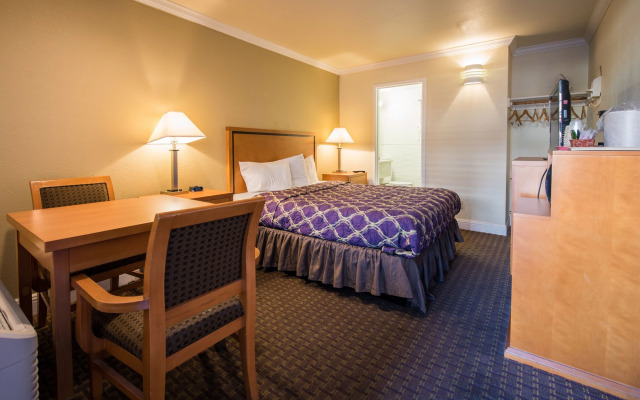 SOMA Park Inn – Civic Center