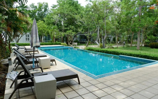 White at Sea Resort