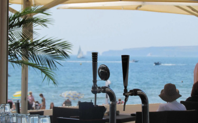 Sandbanks Hotel