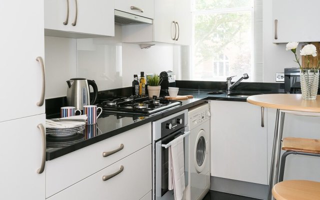 Traditional, Warm 1BR Flat in Maida Vale