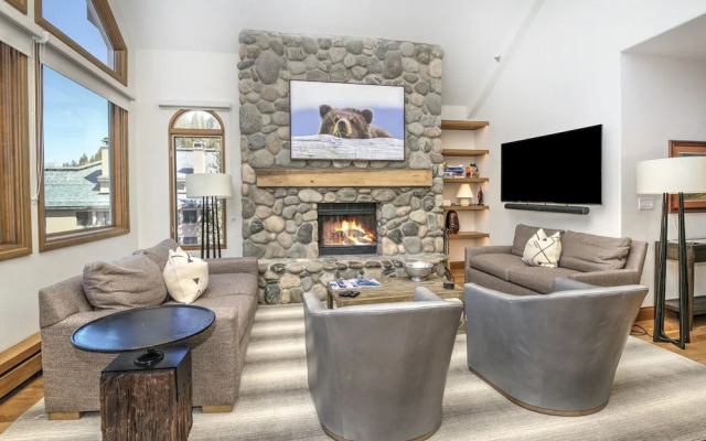 Highlands Westview 300 3 Bedroom Condo by RedAwning