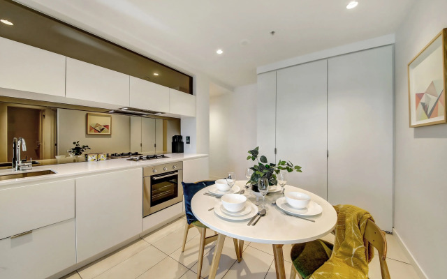 A Modern 2Br Apt Near Crown & Southern Cross