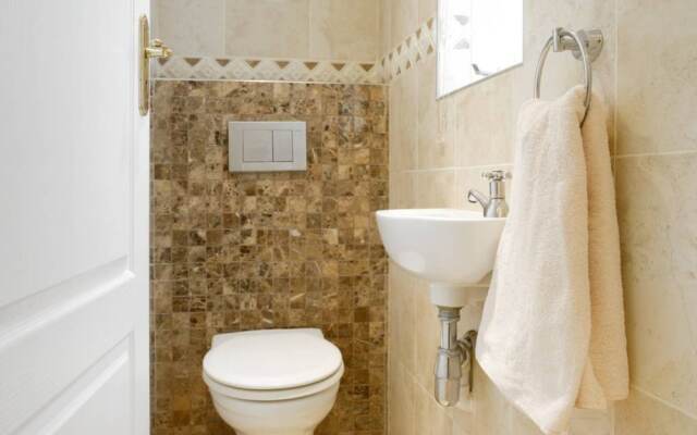 2 Bedroom Sea Point Apartment