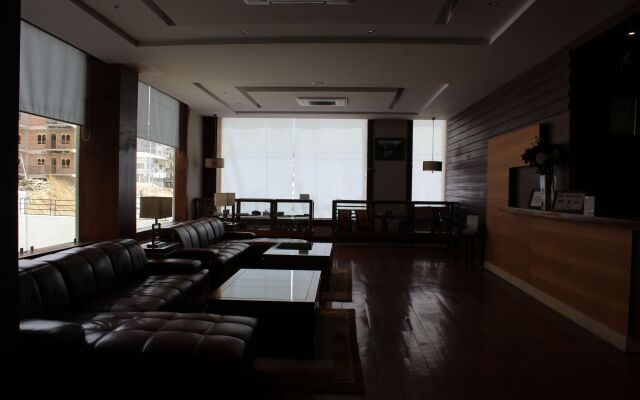 Ariya Hotel