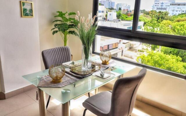 Sleek 1-Bedroom Condo w/Rooftop Hot tub in Gazcue