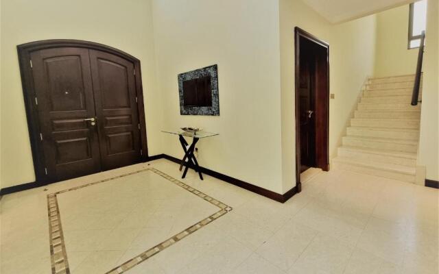 Palm Jumeirah Stunning 4BHK Villa
