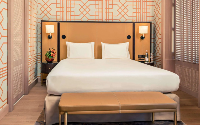 Side Legend Hotel