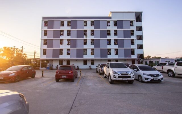 Salinsiri at Lat Krabang