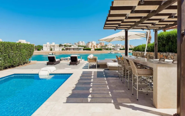 Xuru Stays I Posh & Eclectic 4 BDR Villa @ Fanadir Bay