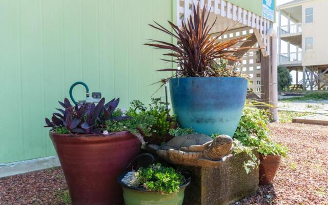 Breezy Oaks by Oak Island Accommodations