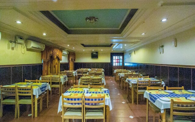 OYO 16661 E Foods