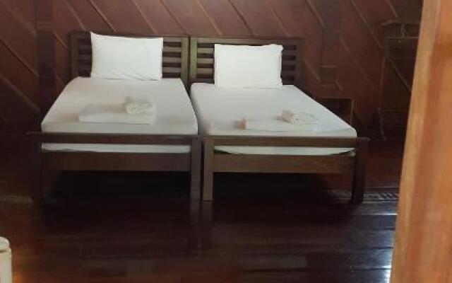 Ruean Mai Chai Khlong