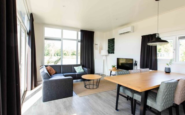 Luxurious Chalet with Sauna And Jacuzzi, 5km From Valkenburg