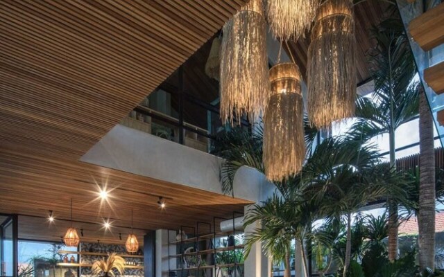 Exceptional Architect's 5BR Villa, an Oasis Gem in Canggu Centre