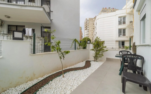 Charming and Central Flat Near Beach in Muratpasa