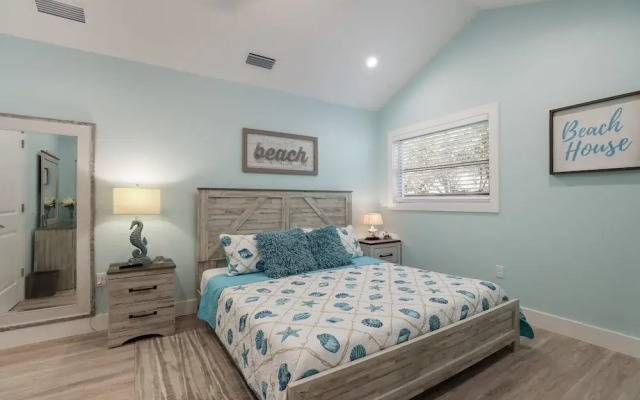 Bayside Bliss 3 Bedroom Home by RedAwning