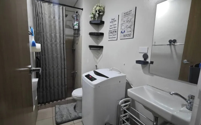 2- Bedroom Luxury Condo Unitluxhomme