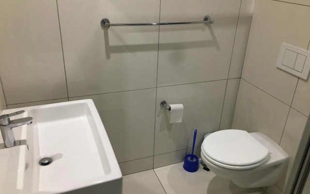 Highrise Windhoek apartment with skyline view, pool and gym