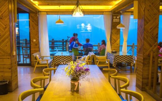 Longji View Building Homestay (Xishanyu Optimistic View Terrace)