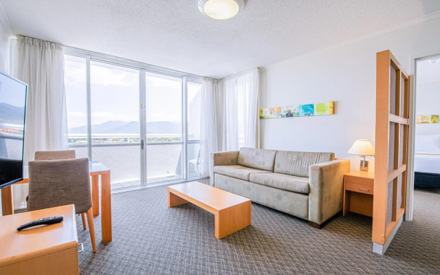 Cairns Harbourside Hotel