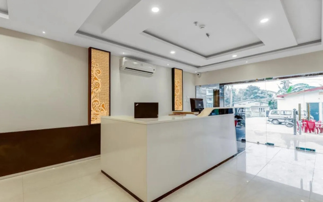 Capital O 9671 Hotel Rudraksh Inn