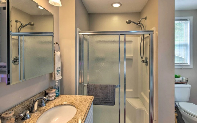 'paradise Lakehouse' in Hickory w/ Dock & Views!