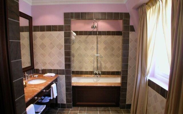 Château des Forgets Hotel