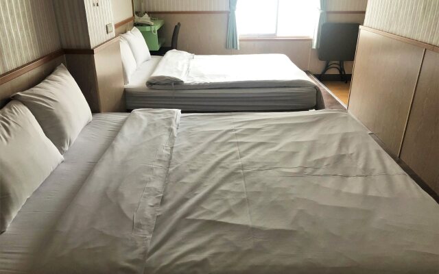 Yinglun Hotel
