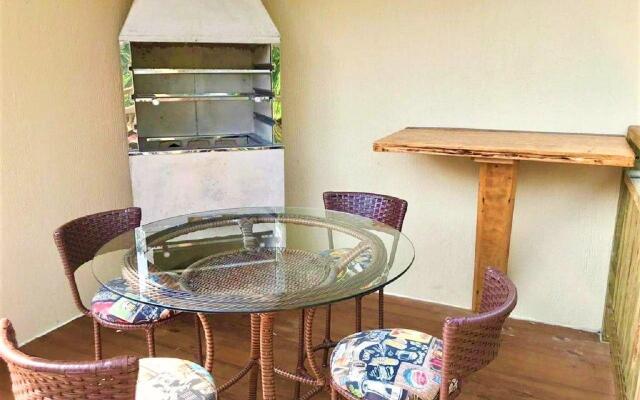 Casa Privativa com Piscina na Ferrugem