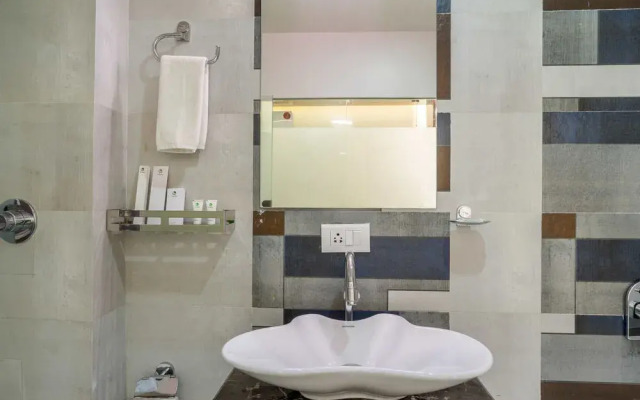 OYO 6832 Hotel 7 CEPL