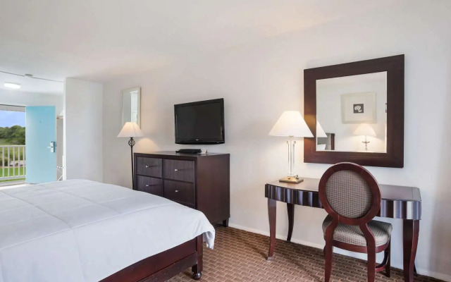 Rodeway Inn at Somers Cove Marina