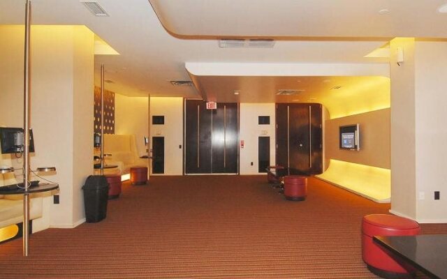 Royal Stays Suites - Blue Jays Way
