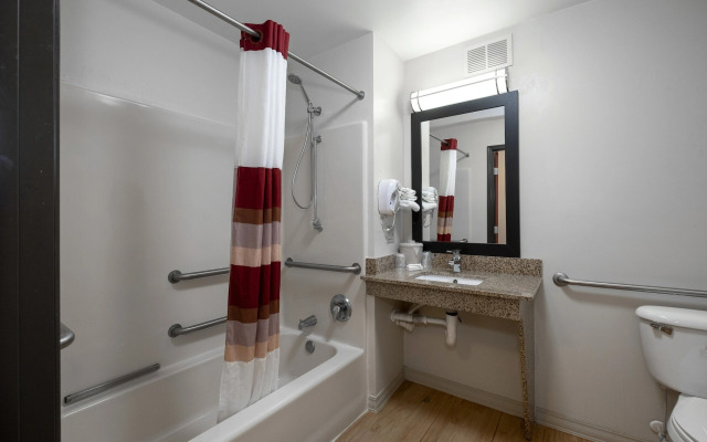 Red Roof Inn & Suites Dover Downtown