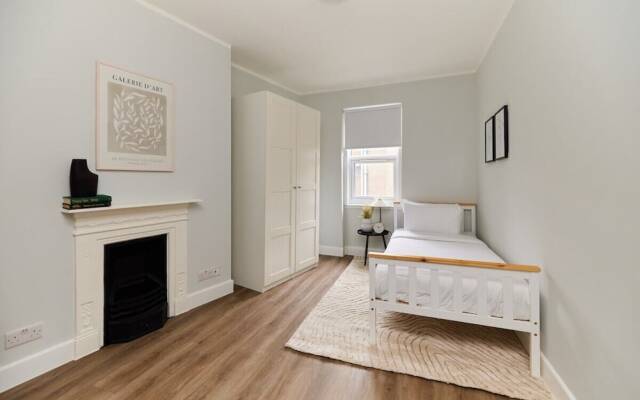 The Hammersmith Escape - Alluring 5bdr Flat