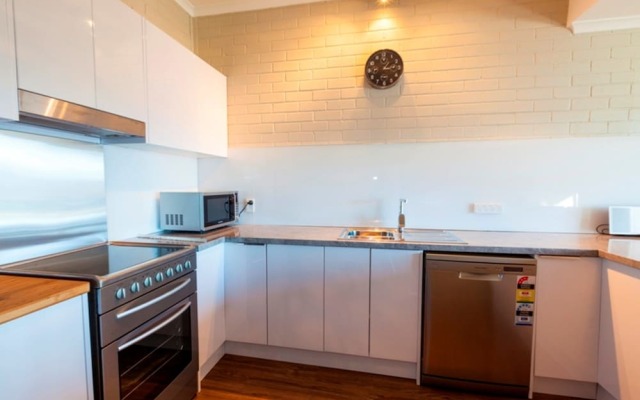 Summit 9 - Modern and stylish newly renovated apartment