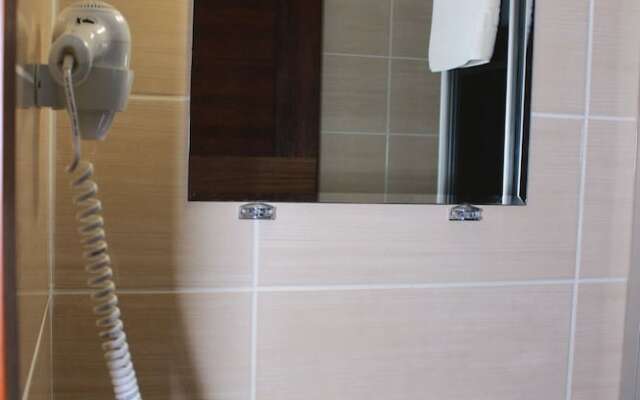 Sinopsis Resort Otel