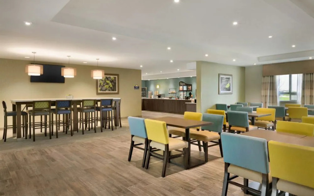 Days Inn and Suites Airdrie