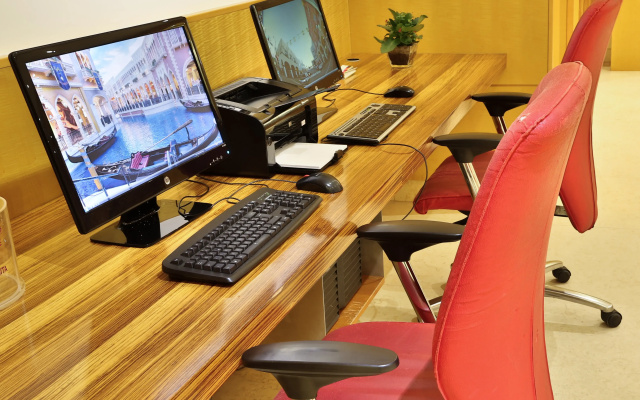 Отель Crowne Plaza Venice East by IHG
