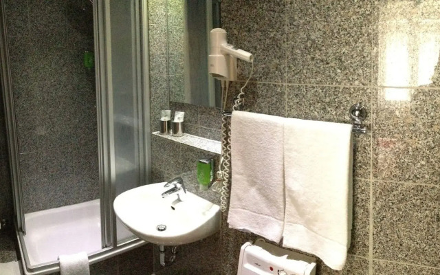 Hotel H.E.Y.M.A.N.N.