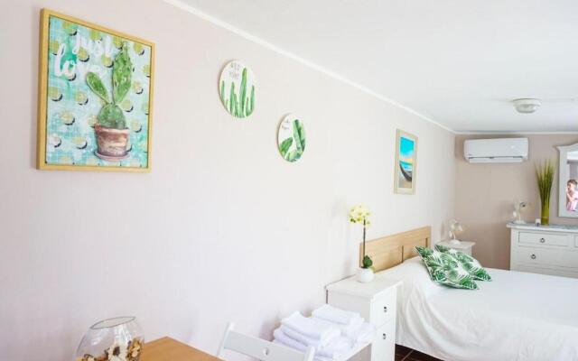 Villa Aurelia - Modern Seafront Studio Apartment