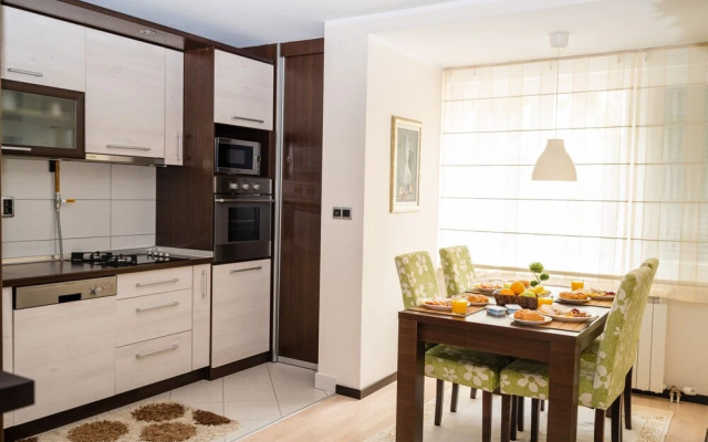 Bright 1bdr Apartment in the City Center