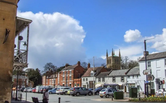The Hideaway, Pershore